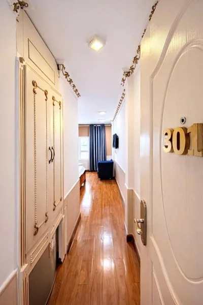 Crowne Hotel – Ảnh 10