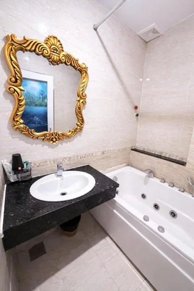 Crowne Hotel – Ảnh 11